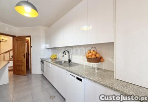 T4 Duplex No Centro De Vnf, Com Garagem Fechada...