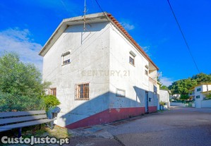Moradia T3 tradicional com adega, jardim e vistas boas em Alge