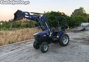 Trator 4x4 C/carregador frontal 