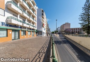 Loja com 335m2 no centro da cidade de olhão