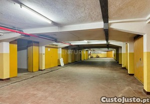 Garagem Box Privativa | 2 Lugares + Arrecadao | Avenida da Repblica   Costa da Caparica