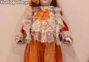 Boneca de porcelana 55cm de altura