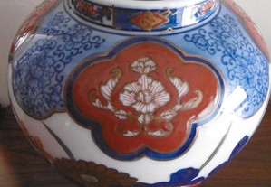 Peça em porcelana Japonesa