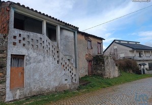 Casa de aldeia em Bragança de 192,00 m²