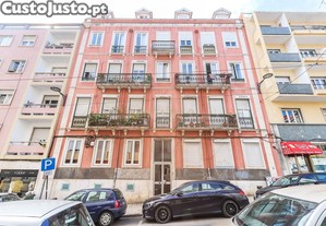 Apartamento T4 Totalmente Remodelado no 4º Andar