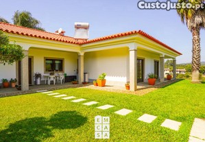 Moradia Trrea T3 Isolada Em Escapes