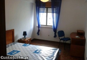 Quarto para rapariga estudante na vila lusitano