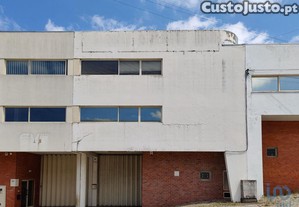 Loja / Estabelecimento Comercial T3 em Milheirós de 260,00 m²