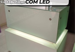 Balco de atendimento em vidro com luz LED