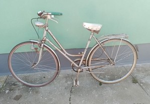 Bicicleta antiga roda 28 de senhora Suiça original
