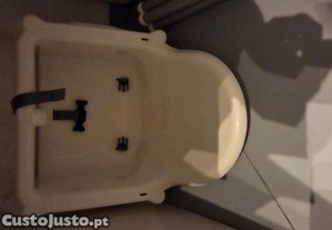 Cadeira de refeio, cama de beb e cadeira auto