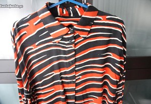 Camisa tigre preta e laranja tamanho S