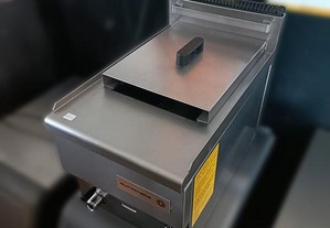Fritadeira a gás de bancada com cuba e torneira (310x500x300mm)