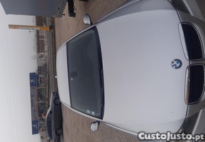 BMW 320 4 portas - 05