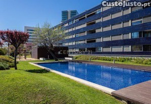 Apartamento T3 Em Condomínio Com Piscina E Jardim, Parque Das Nações, Lisboa