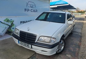 Mercedes-Benz 220 D Classic 