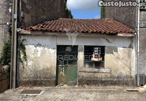 Moradia em ruina para restauro