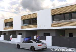 Moradia em banda T4 com Piscina , zona Fernão Ferro