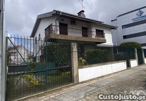 Casa T6 em Paranhos de 450,00 m²