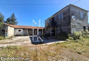 Casa de áreas generosas composta por 4 quartos