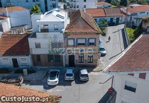 Moradia T4 P/ Reabilitação No Centro De Ovar