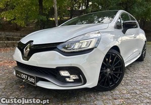Renault Clio TCe 220 EDC R.S. Trophy - 18