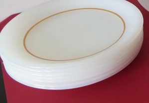 Pratos Sobremesa orlados dourado - 9 Pratosb - Diâmetro: 19 cm