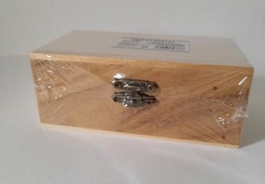 Caixa de madeira porta-joias