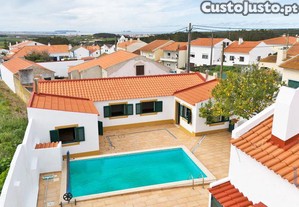 Casa / Villa T5 em Atouguia da Baleia de 192,00 m²
