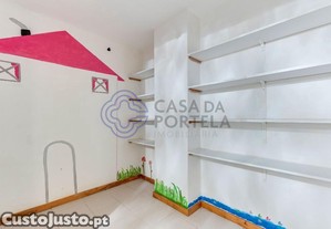 Moradia T4 Condomínio Fechado