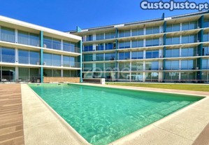 Apartamento T3 Com Varanda E Três Lugares De...