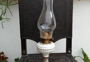 candeiro antigo a petroleo , em vidro