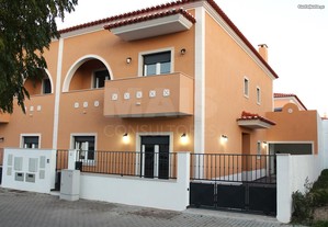 Moradia Nova - T3 Duplex - Com Logradouro e Garage