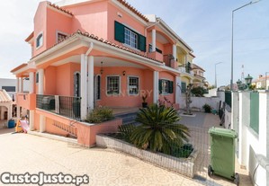 Moradia T4 com Jardim em Valadares