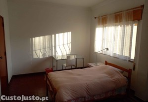 Quarto individual no centro junto ao alegro, comboio, hospital
