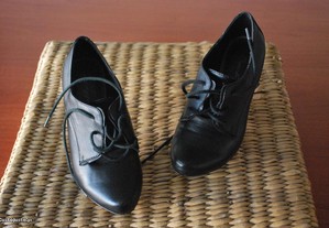 Sapatos Pretos em Pele n.º 36 marca Bershka Shoes