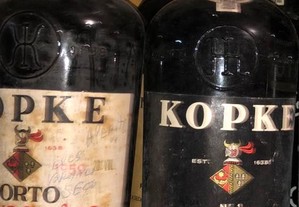 2 garrafas krohns muito antigas