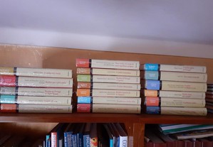 Coleção Rainhas de Portugal (18 Volumes).