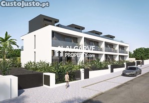 Moradia moderna t3 com jacuzzi no deck & espaço privado no terraço em mosqueira, albufeira