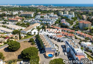 Moradia V3+2 em condomínio com piscina e garagem em Vilamoura, Algarve