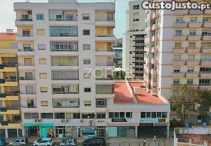 Loja Comercial Na Zona Ribeirinha - Portimão