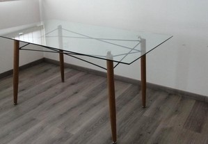 Mesa com tampo de vidro 150x90cm