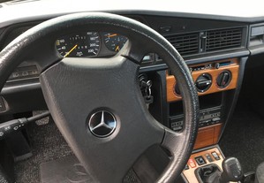 Mercedes-Benz 190 E -1.8