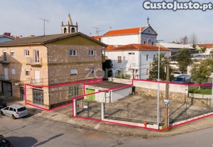 Loja Para Comércio Com Terraço Em Ferreiros -...