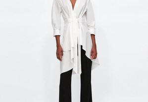Blusa comprida assimétrica da Zara