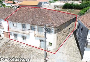 Moradia geminada T5 em Vilar de Maçada de 200 m²