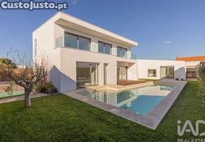 Casa / Villa T4 em Charneca de Caparica e Sobreda