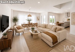 Moradia geminada T4 em Corroios de 157 m²