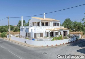 Excelente moradia V4 junto a todas as comodidades em Almancil, Algarve