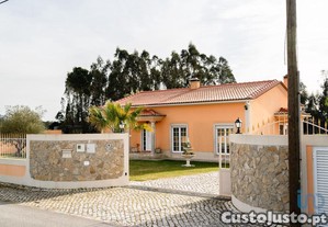 Casa / Villa T3 em Caldas da Rainha - Nossa Senhora do Pópulo, Coto e São Gregório de 499,00 m²